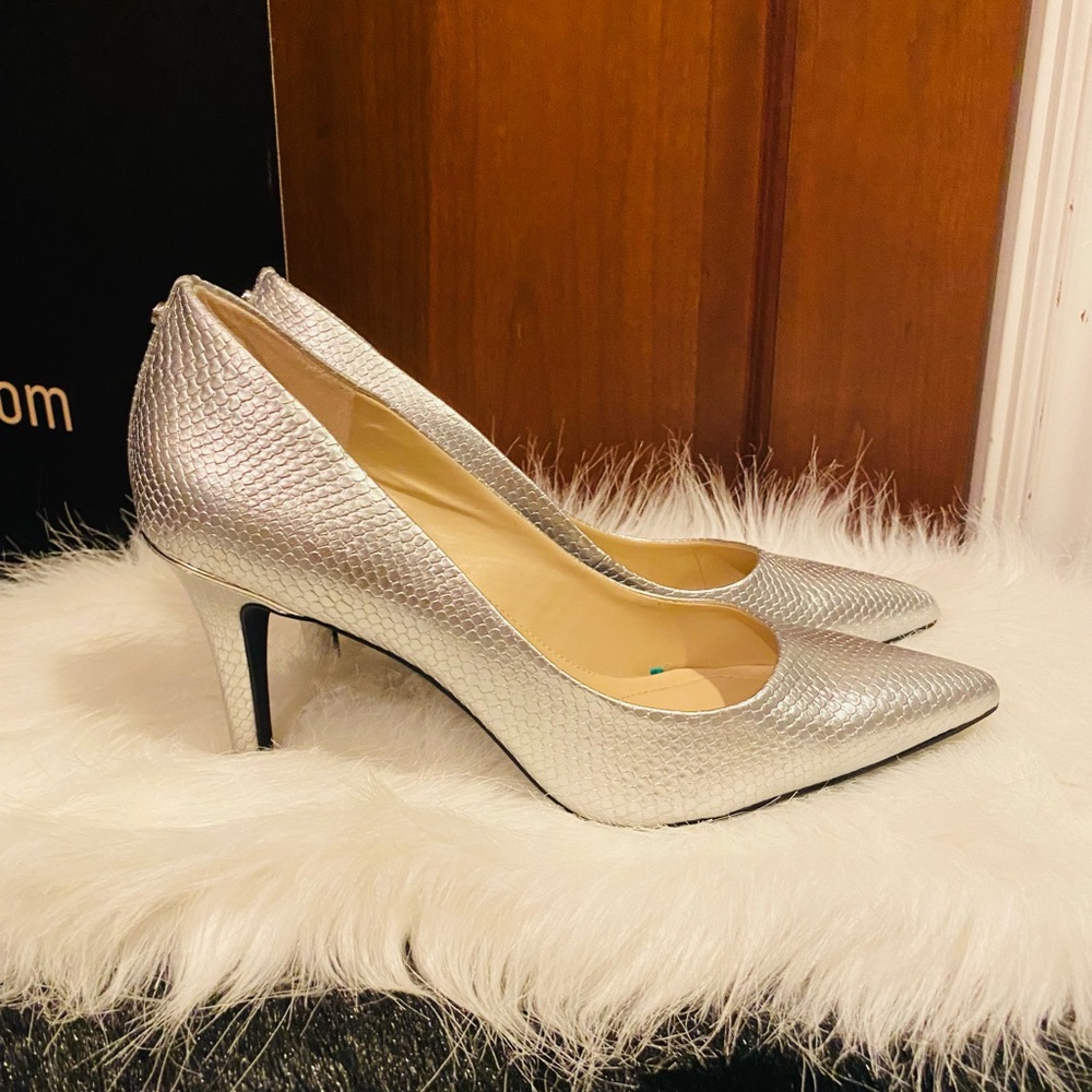 Jones New York Silver Pumps Sz. 10 - Picture 3 of 5